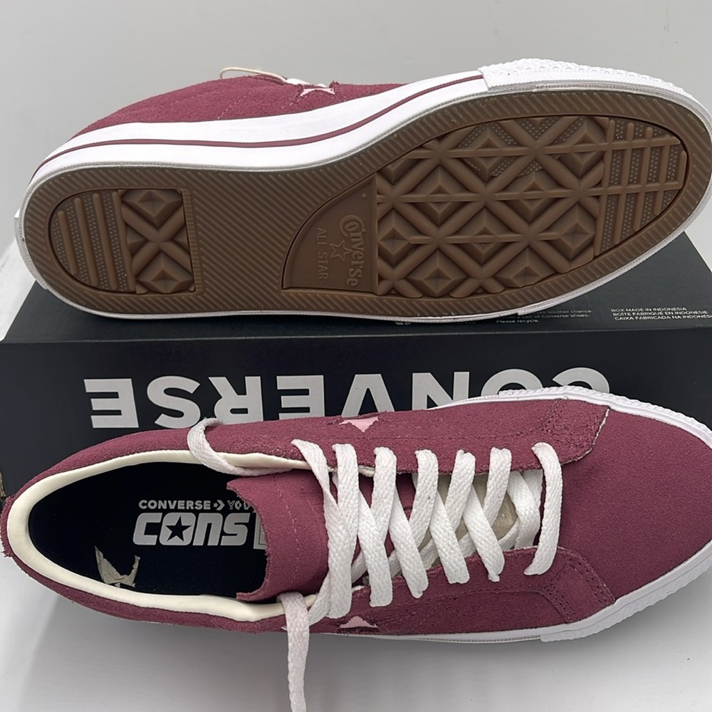 Converse Men’s Burgundy Sneakers with Star Detail
A11099C
ONE STAR PRO OX GREY/ - Picture 3 of 16